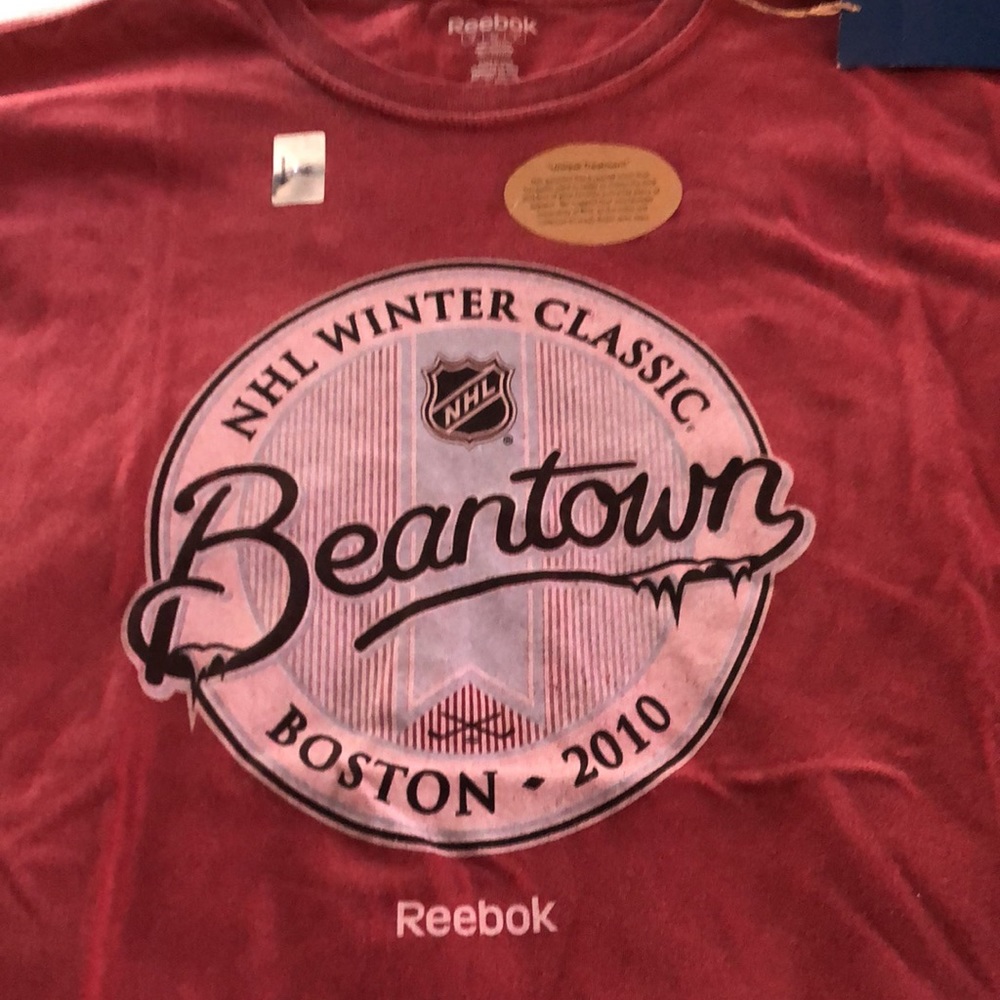 Boston Bruins Reebok nwt 2010 Winter Classic Tee size S